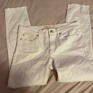 Brand: Gap 1969,
Size: 28R
NWOT and no stains
